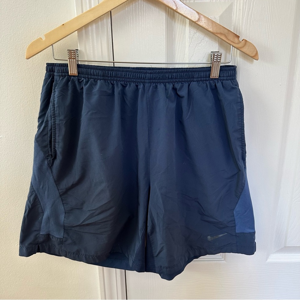 Men’s Nike Running Shorts Size L, 7” inseam